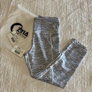 Zyia active Gray Light and Tight Leggings